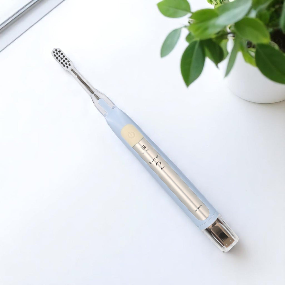 מברשת השיניים שמסירה פלאק ומלבינה שיניים יותר מכל מברשת אחרת \ מאמר מפי ד"ר גיל יוסף שחר