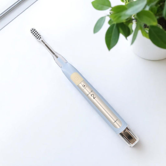 מברשת השיניים שמסירה פלאק ומלבינה שיניים יותר מכל מברשת אחרת \ מאמר מפי ד"ר גיל יוסף שחר